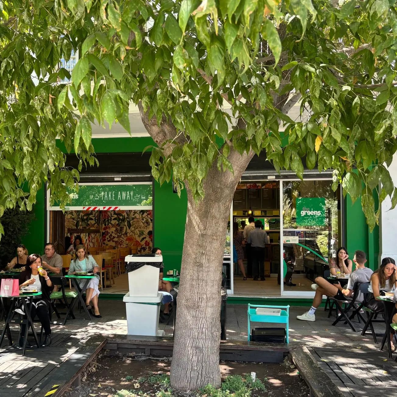 Fachada del local The Greens Plaza Perú, Augusto Leguía Nte. 135, Las Condes